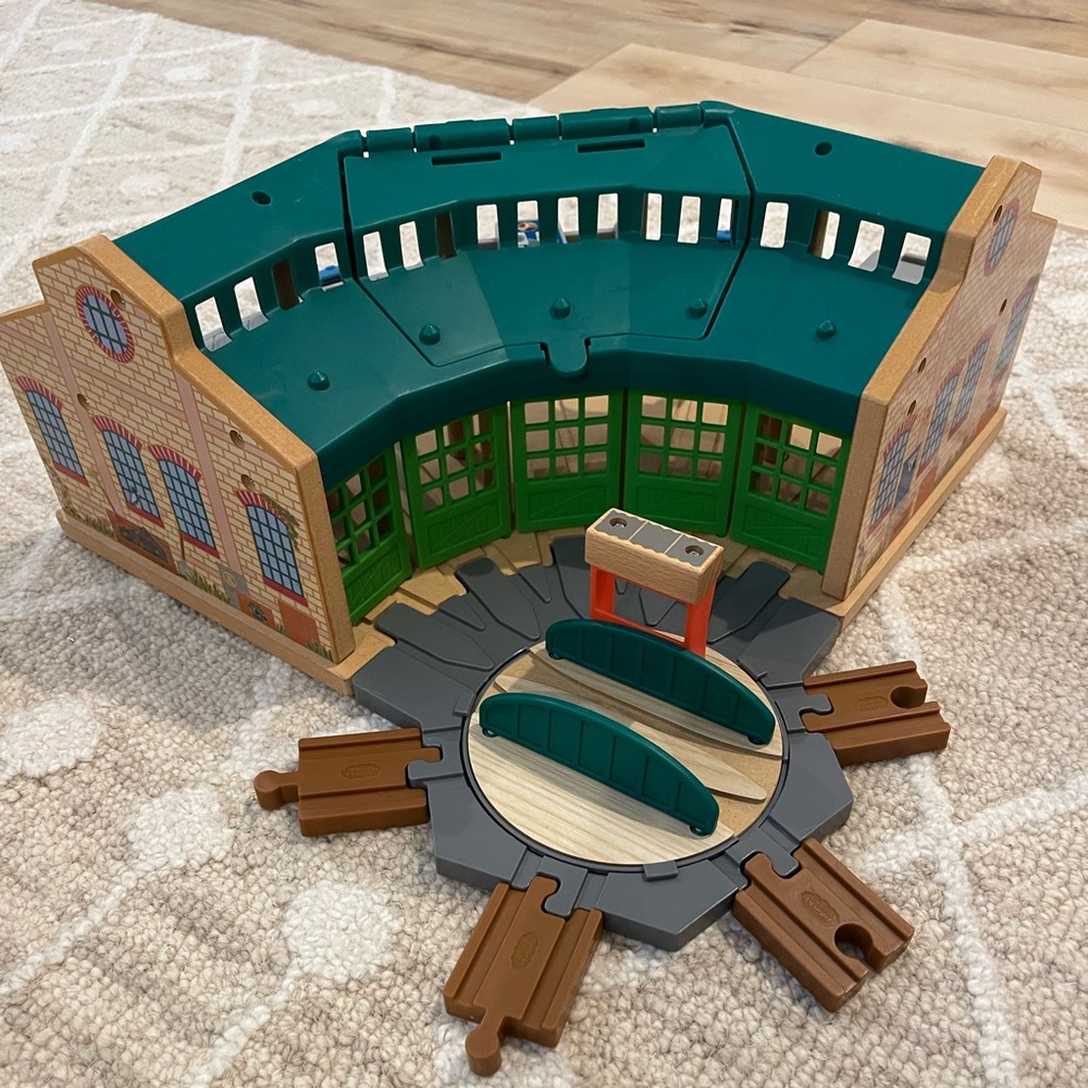 Thomas and friends Mattel Tidmouth round house